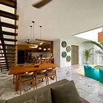 Villa Kembar